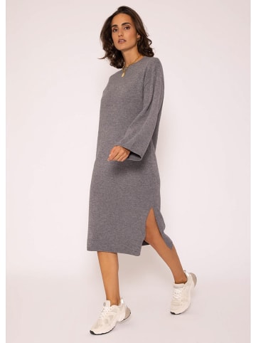 SASSYCLASSY Strickkleid in Grau