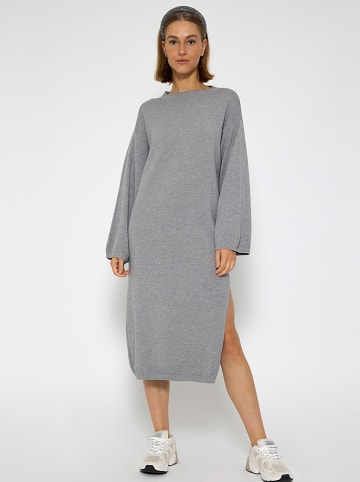 SASSYCLASSY Strickkleid in Grau