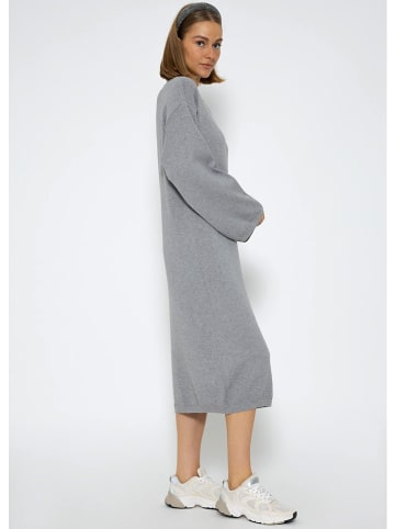 SASSYCLASSY Strickkleid in Grau