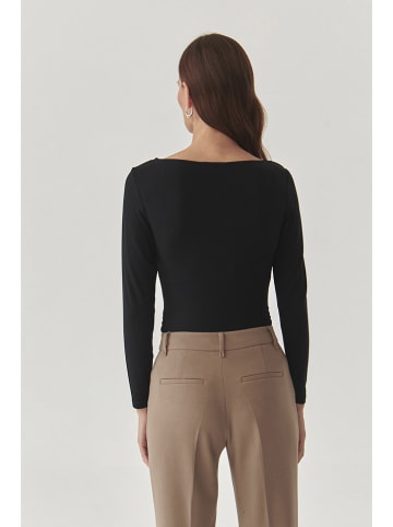 TATUUM Longsleeve in Schwarz