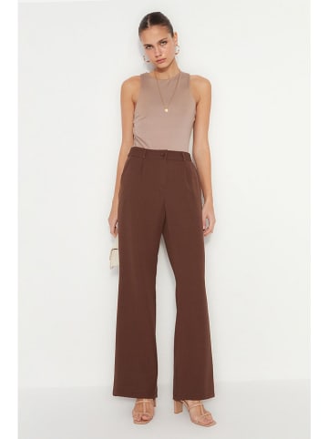 trendyol Marlenehose in Braun
