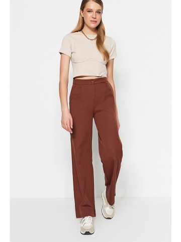 trendyol Marlenehose in Braun