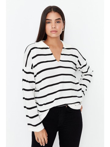 trendyol Pullover in Weiß/ Schwarz