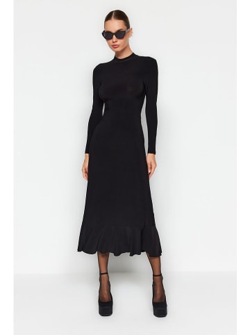 trendyol Kleid in Schwarz