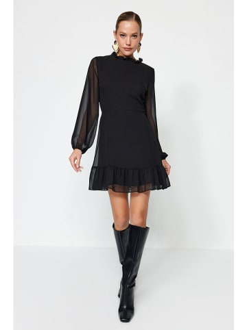 trendyol Kleid in Schwarz