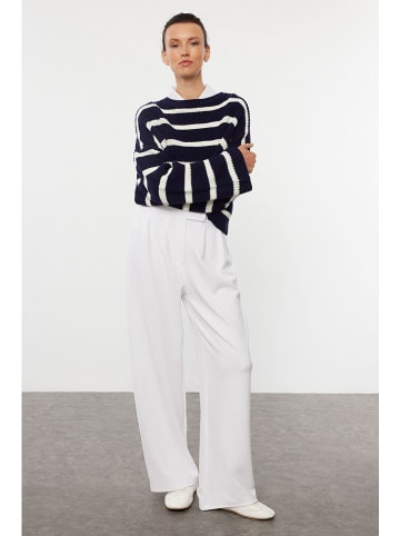 trendyol Marlenehose in Weiß