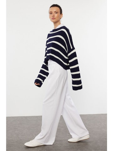 trendyol Marlenehose in Weiß