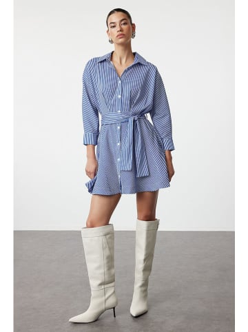 trendyol Kleid in Blau/ Weiß
