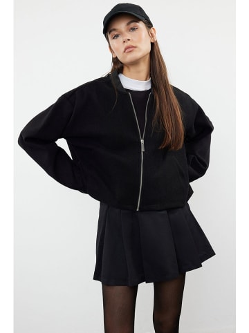 trendyol Blouson in Schwarz