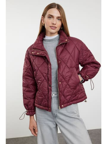 trendyol Steppjacke in Bordeaux