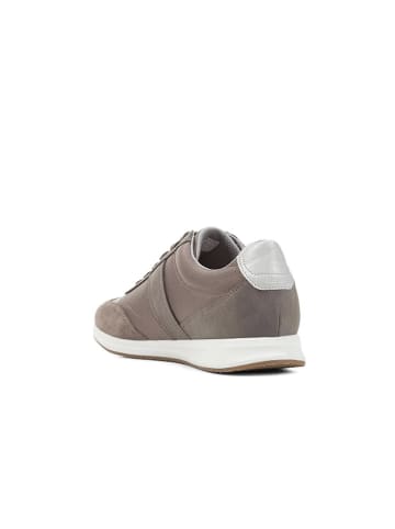 Geox Sneakersy "Avery" w kolorze jasnobrązowym