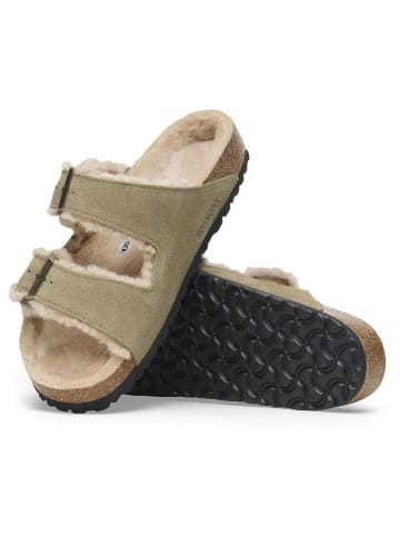 Birkenstock Skórzane klapki "Arizona Shearling" w kolorze szarobrązowym