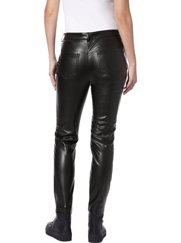 Heine Kunstlederhose in Schwarz