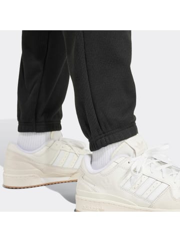 adidas Spodnie dresowe w kolorze czarnym
