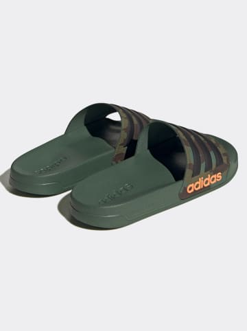adidas Klapki w kolorze zielonym