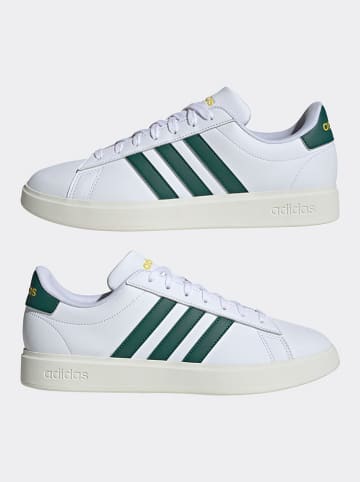 adidas Leder-Sneakers in Weiß/ Grün