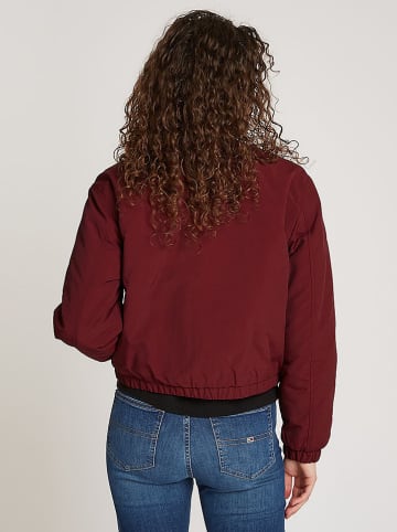 TOMMY JEANS Übergangsjacke in Bordeaux