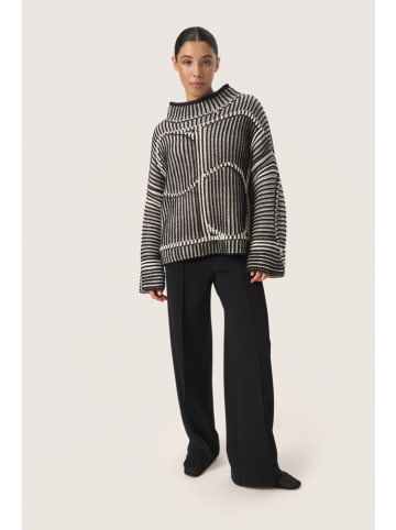 Soaked in Luxury Trui "Soaked in Luxury" zwart