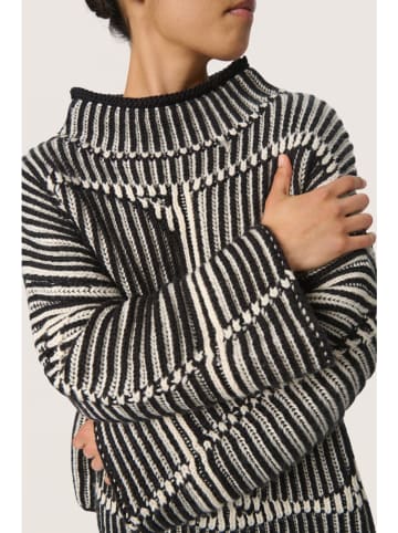 Soaked in Luxury Sweter "Soaked in Luxury" w kolorze czarnym