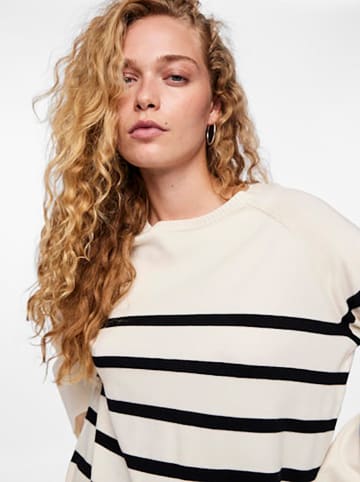Pieces Longsleeve in Creme/ Schwarz