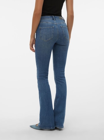 Vero Moda Dżinsy - Flared fit - w kolorze niebieskim