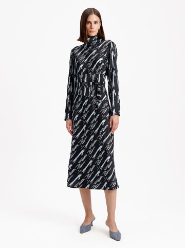 BGN Kleid in Schwarz/ Hellblau