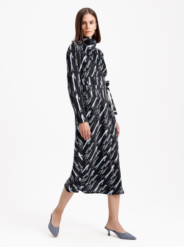 BGN Kleid in Schwarz/ Hellblau