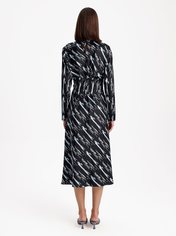 BGN Kleid in Schwarz/ Hellblau