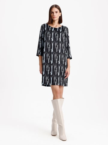 BGN Kleid in Schwarz/ Hellblau