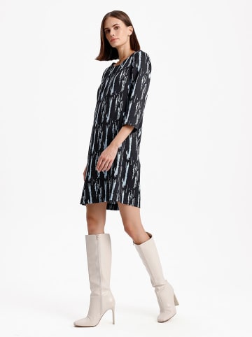 BGN Kleid in Schwarz/ Hellblau
