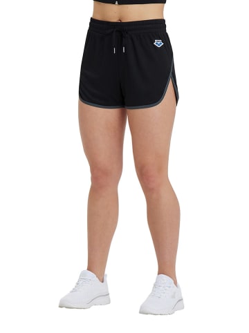 Arena Shorts in Schwarz