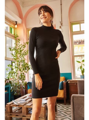 Olalook Kleid in Schwarz