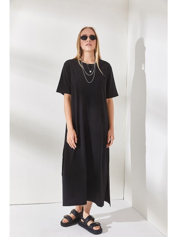 Olalook Kleid in Schwarz