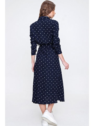 Trend Alaçatı Stili Blousejurk donkerblauw/wit