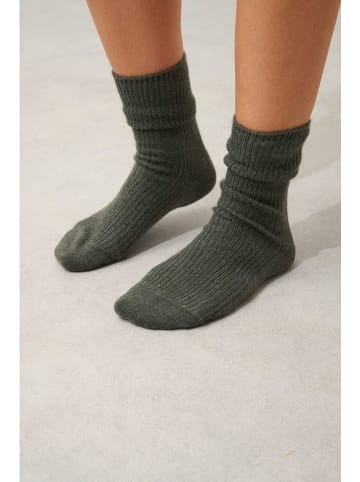 AUTHENTIC CASHMERE Kaszmirowe skarpety "Chewila" w kolorze khaki