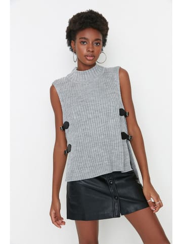 trendyol Pullunder in Grau