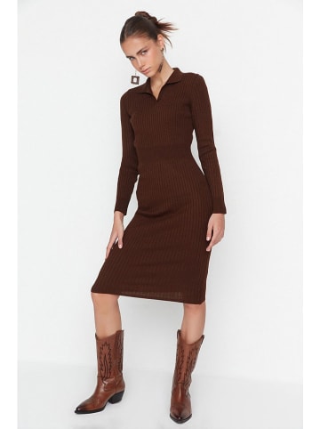 trendyol Strickkleid in Dunkelbraun