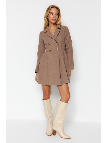 trendyol Kleid in Camel