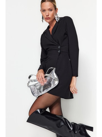 trendyol Kleid in Schwarz