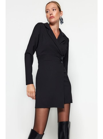 trendyol Kleid in Schwarz