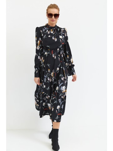 made of emotion Kleid in Schwarz