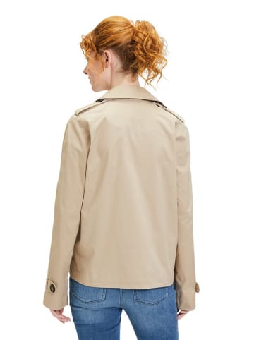 AMBER & JUNE Tussenjas beige