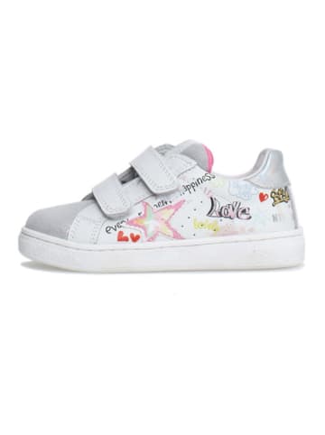 Naturino Skórzane sneakersy "Pinn" w kolorze białym ze wzorem