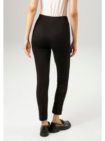 Aniston Hose in Schwarz