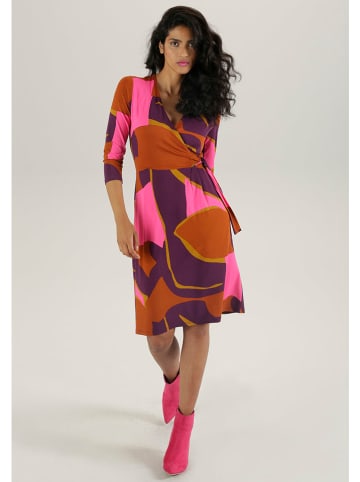 Aniston Kleid in Aubergine/ Camel/ Pink