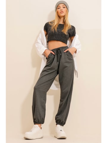 Trend Alacati Sweathose in Anthrazit