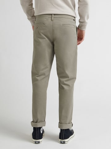 Lee Chino in Grau