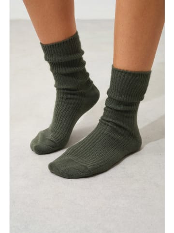 AUTHENTIC CASHMERE Kaszmirowe skarpety "Chewila" w kolorze khaki