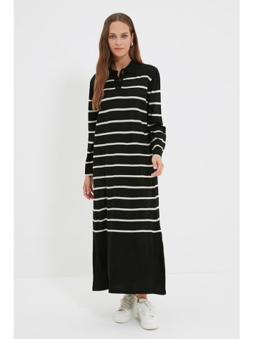 trendyol Strickkleid in Schwarz/ Beige