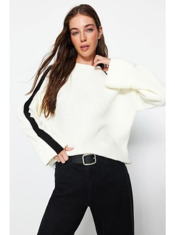 trendyol Pullover in Creme/ Schwarz